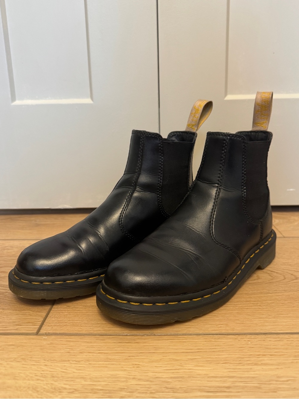 Dr. Martens 2976 Black Leather Chelsea Boots Women’s Size 8